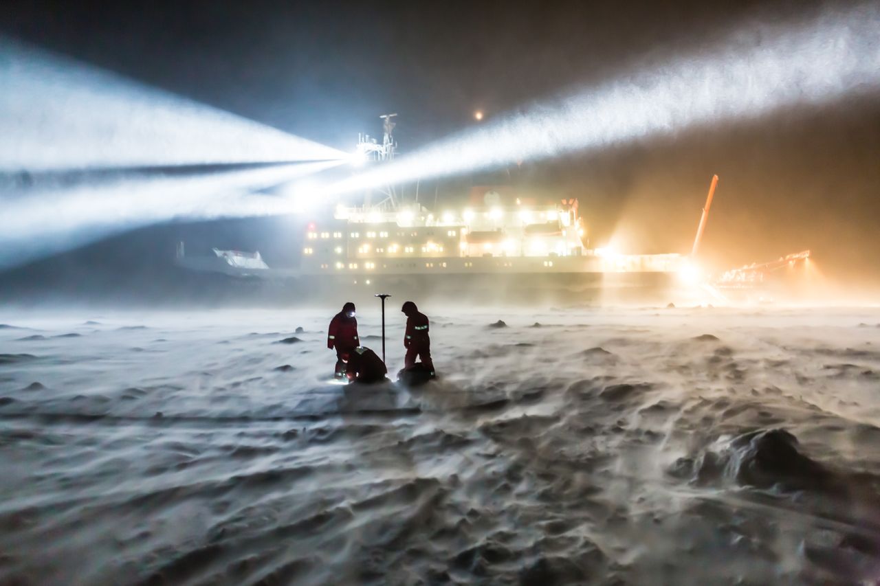 the icebreaker rv polarstern on the ice at night