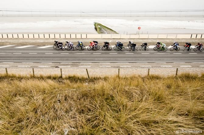 The peloton reach the north coast of Belgium