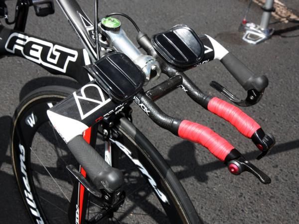 Team Exergy fitted Felt Devox integrated aero bars to the front of their time trial machines.
