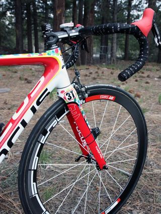 DT Swiss provides the Jelly Belly p/b Kenda team with carbon fiber tubular wheels for racing.