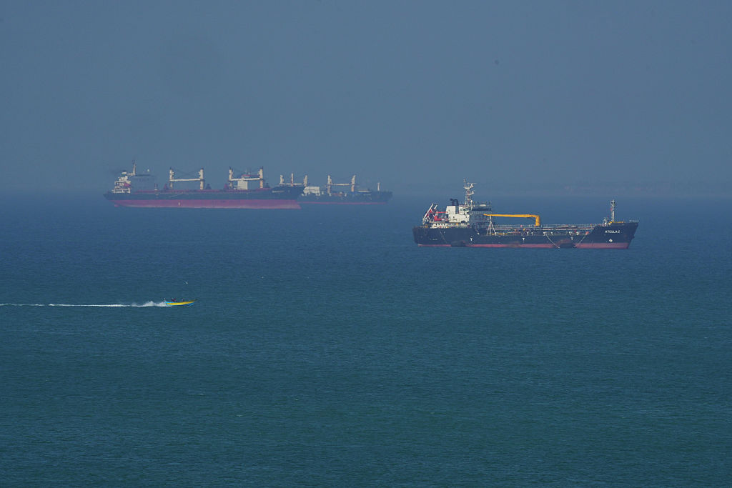 Energy crisis: Oil Tankers and cargo ships in the Strait of Hormuz