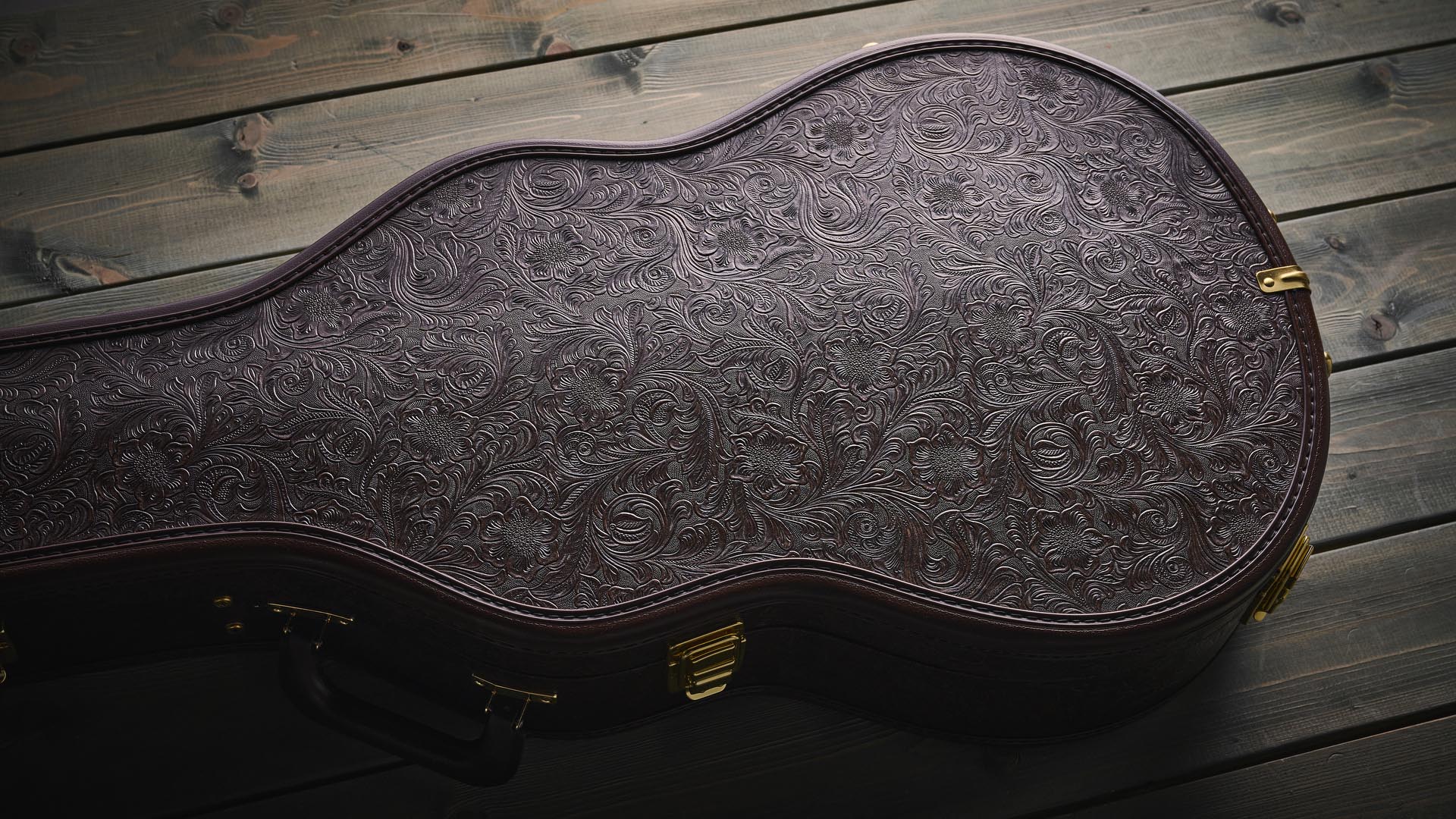 Duesenberg Alliance Series Tom Bukovac: the new semi-hollow signature model is a stunning singlecut with a quilted maple build in a natural finish.