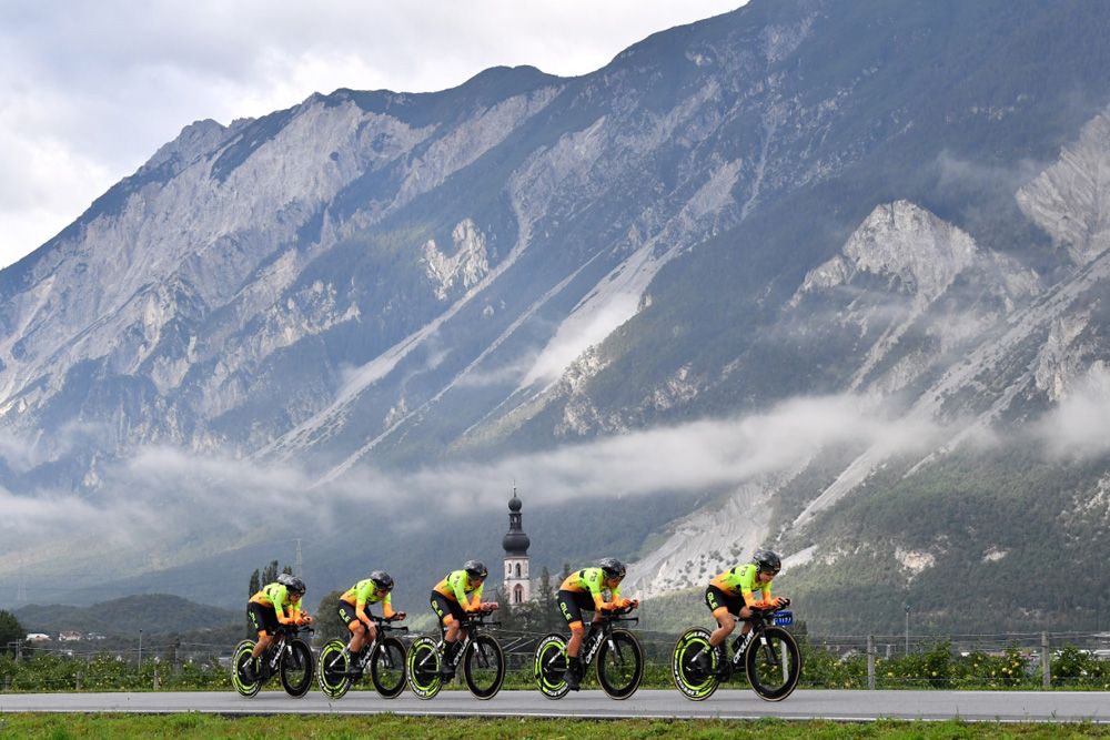 Ale Cipollini stood out in the misty, grey weather