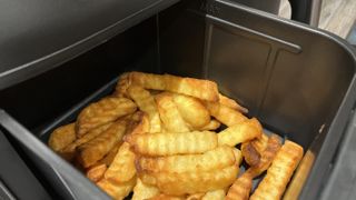 cooked chips in the swan duo digital air fryer