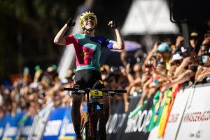 Haley Batten (Specialized Factory Racing) celebrates her UCI Mountain Bike World Cup XCO win in Araxá,
