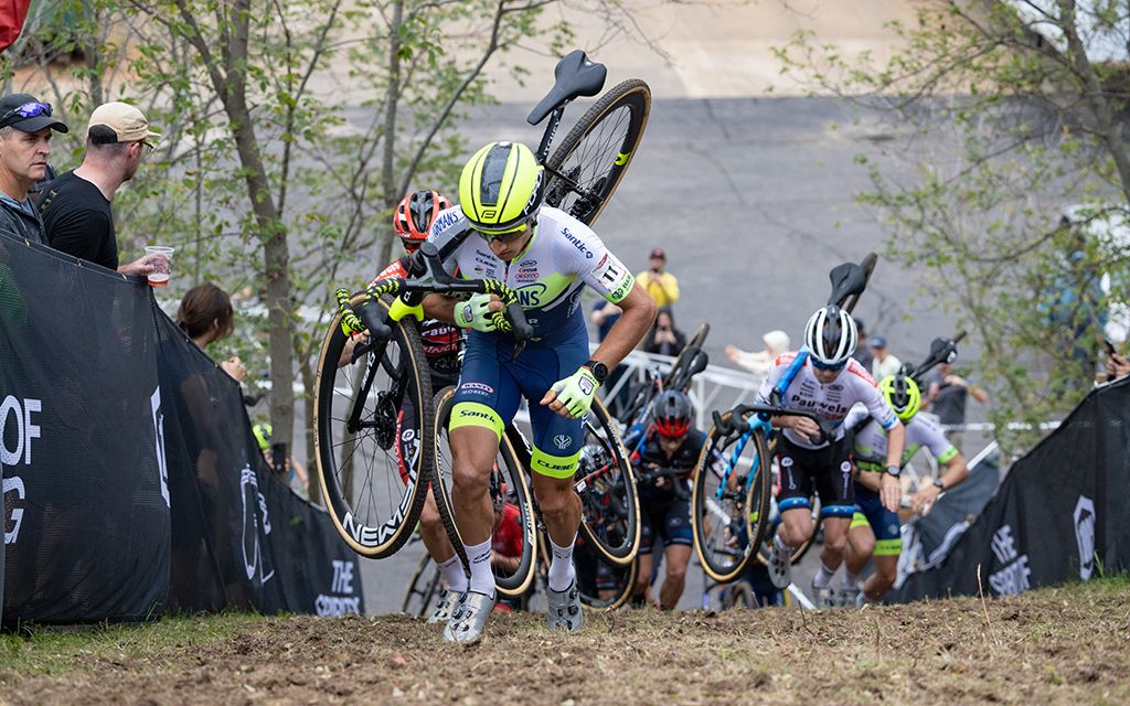 Quinten Hermans leads at the Waterloo UCI Cyclo-cross World Cup men's elite race 2021.