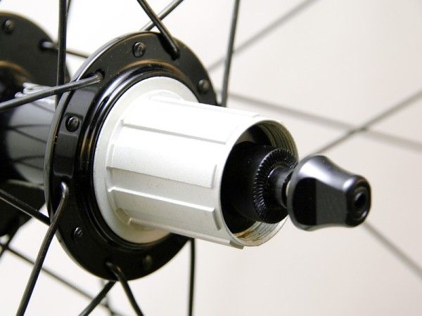 The alloy freehub body is easily swapped between Shimano/SRAM and Campagnolo.