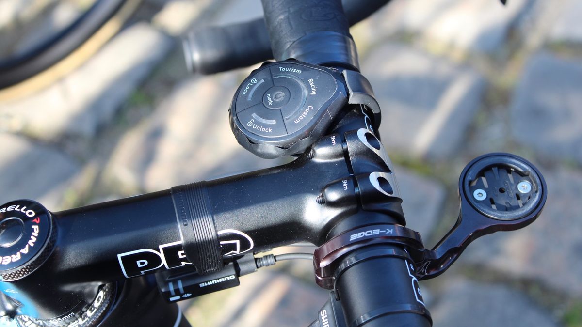 Gianni Moscon's HiRide suspension remote