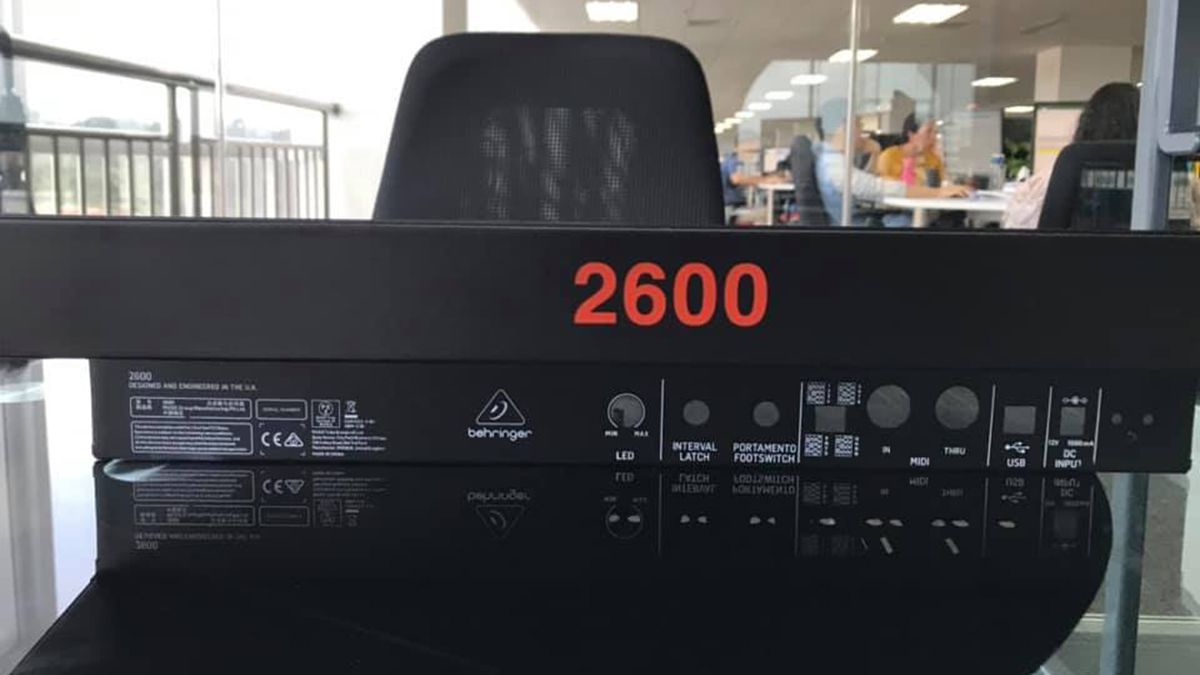 Behringer 2600