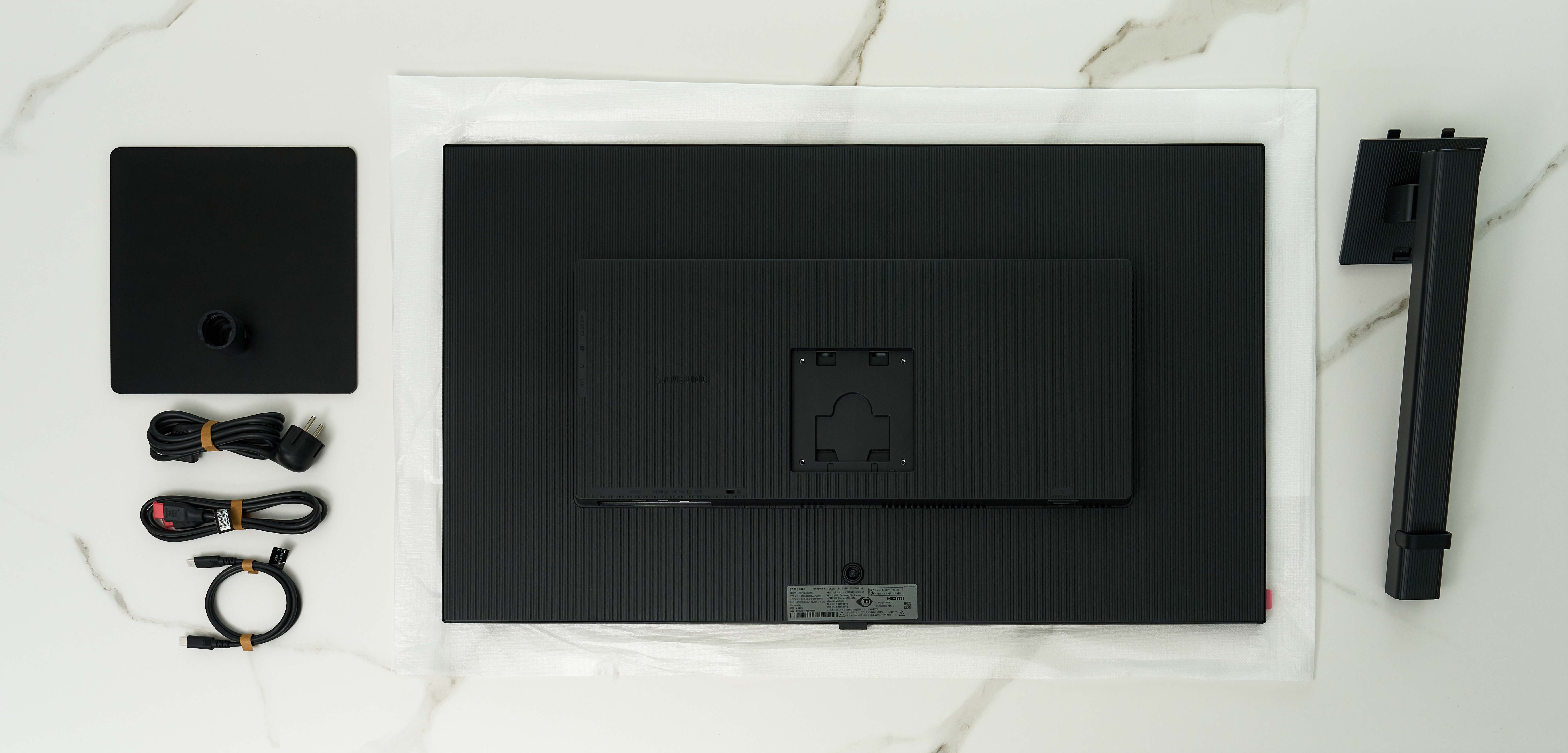 The Samsung ViewFinity S8 (S80UD) monitor is extremely easy to assemble