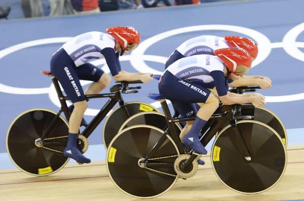 The Great Britain women's pursuit team win gold at London 2012