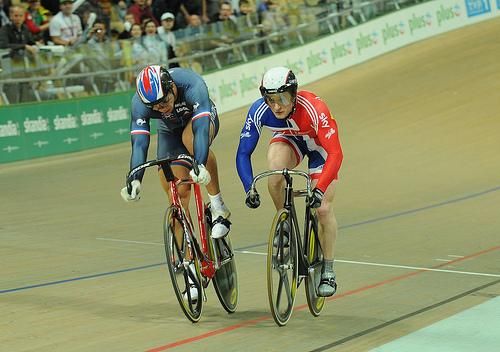 Kevin Sireau (France) beats Jason Kenny (Great Britain) in the sprint semi-final.