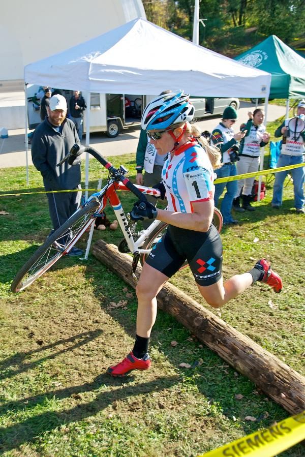 Katie Compton (Trek Cyclocross Collective) on the run