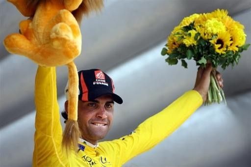 Oscar Pereiro (Caisse d'Epargne) is the new maillot jaune!