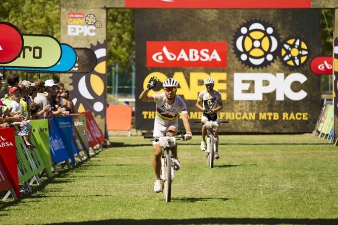 Nino Schurter and Florian Vogel cross the line