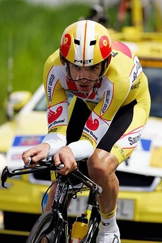David Millar (Saunier Duval-Prodir) looks intently up the road.