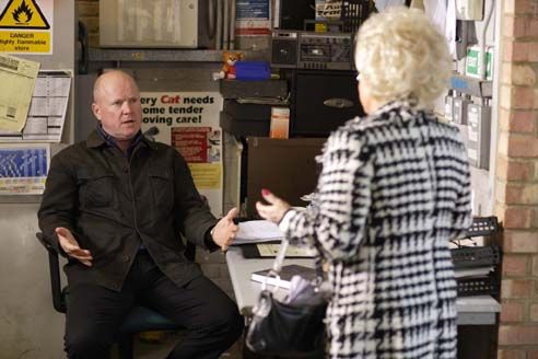 Phil Mitchell&#039;s debts are out of control (VIDEO)