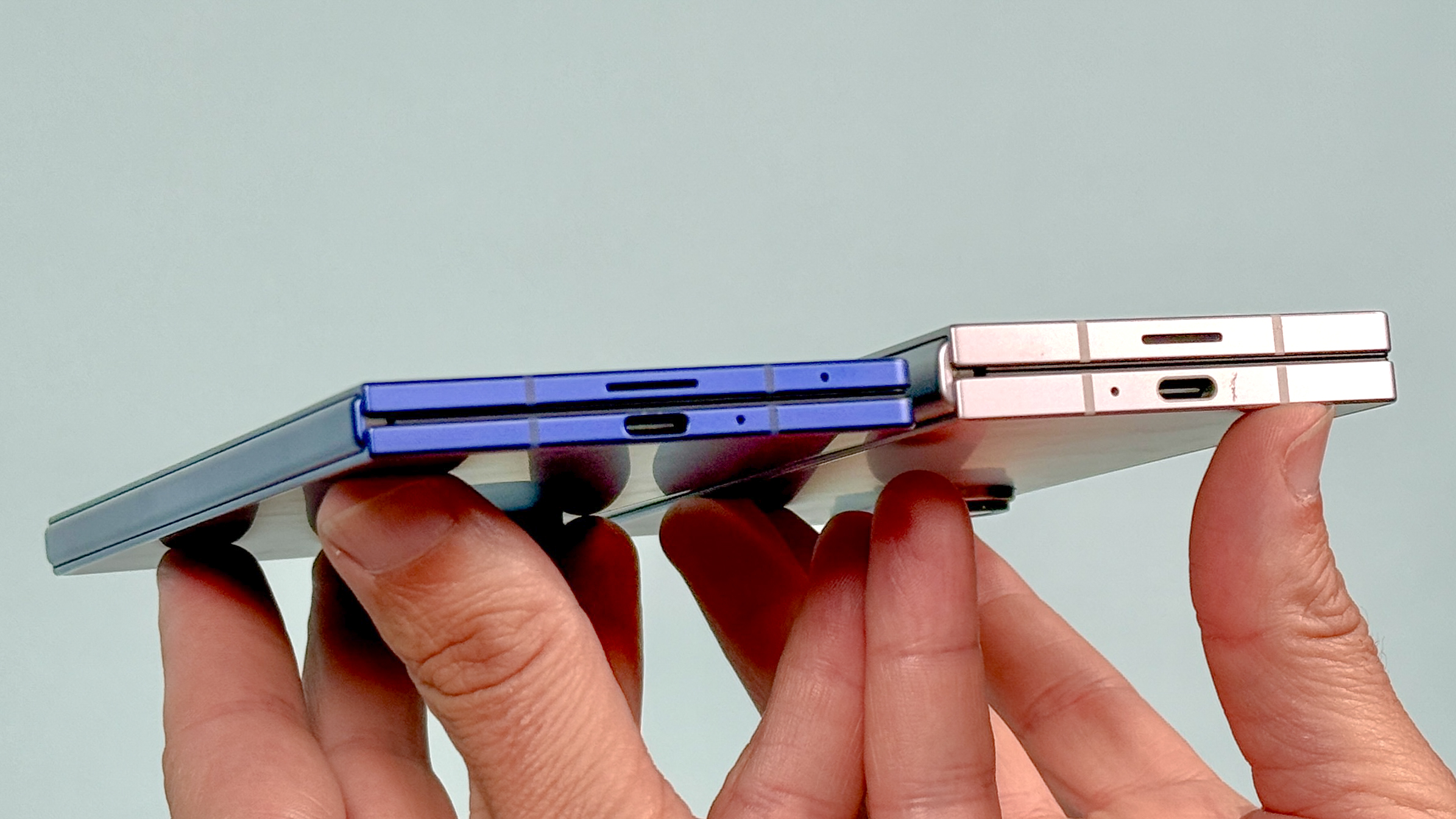 Galaxy Z Fold 7 (left) and Galaxy Z Fold 6 (right)