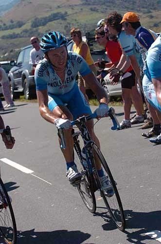 Davide Rebellin (Gerolsteiner) on his way up Alto De Orio