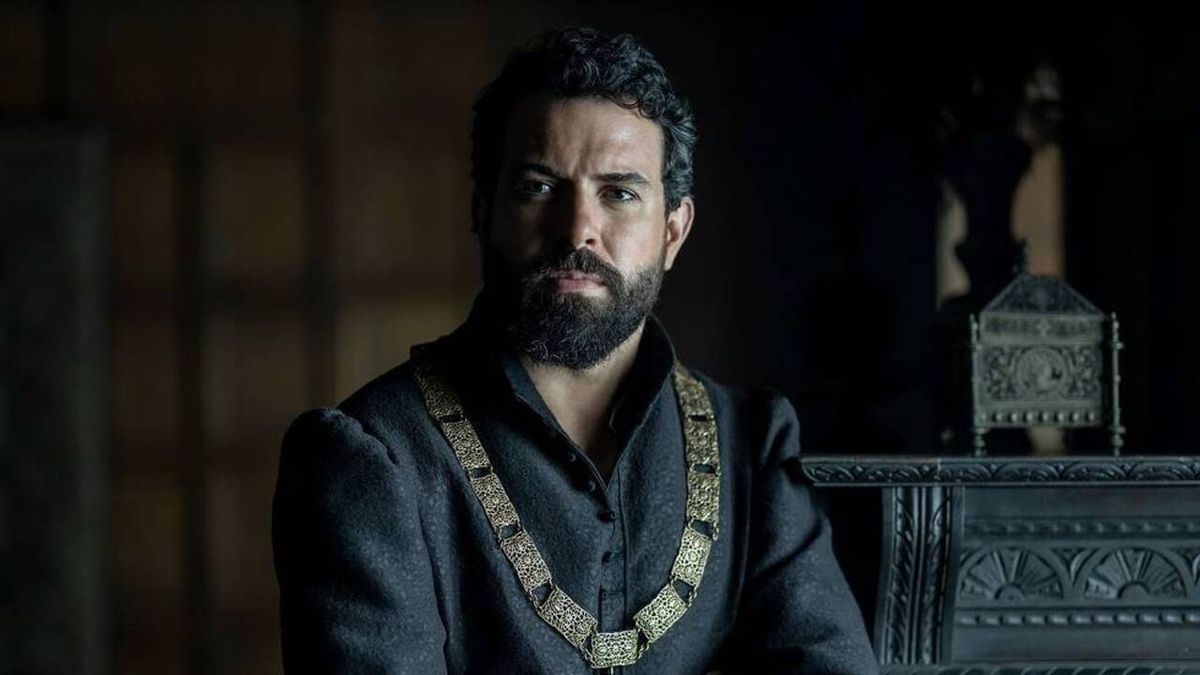 Becoming Elizabeth’s Tom Cullen Explains Her “Jedi Mind Trick” for Thomas Seymour’s Complex Relationship with Elizabeth Tudor