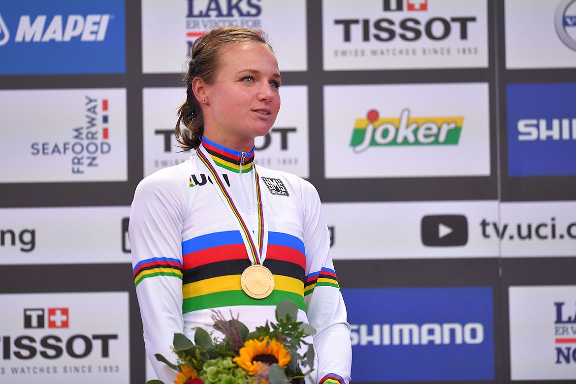 Chantal Blaak with the rainbow jersey in Bergen