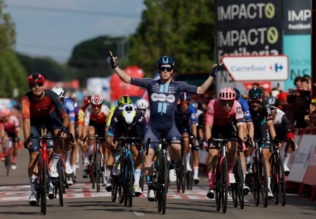 TOPSHOT Team Dsms Italian rider Alberto Dainese C celebrates winning the stage 19 of the 2023 La Vuelta cycling tour of Spain a 1771 km race between La Baneza and Iscar on September 15 2023 Photo by Oscar DEL POZO AFP Photo by OSCAR DEL POZOAFP via Getty Images