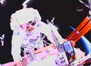 Spacewalk Scrap: ISS Astronauts Toss Space Junk
