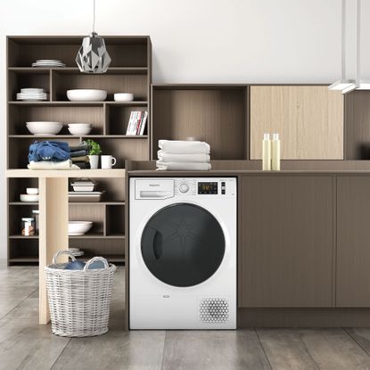 Hotpoint washig machine in laundry room