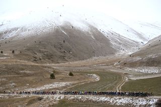 Tirreno-Adriatico 2024 stage 4: the peloton wends its way through the Apennines in freezing conditions