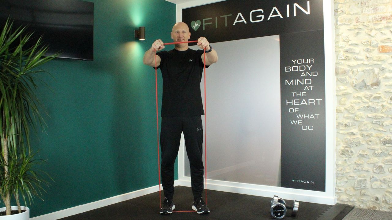 PT Andrew Watkins does resistance band workout