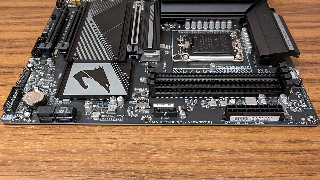 Gigabyte B760 Aorus Elite AX side area