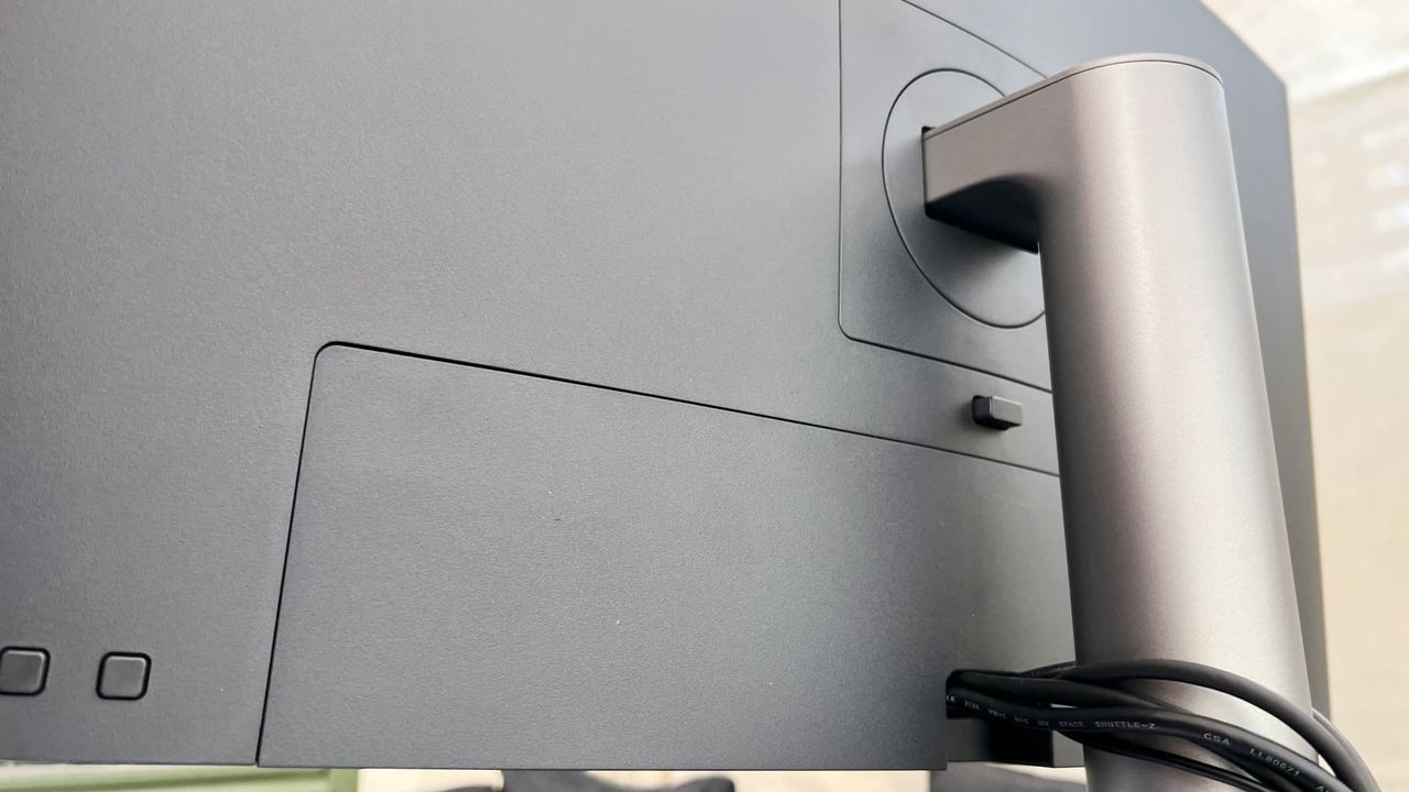 Benq PD2725U p&aring; skrivbord