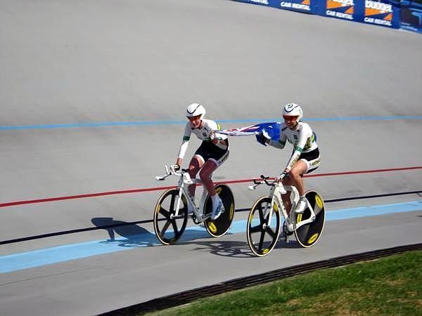 Sarah Kent and Josephine Tomic complete a victory lap