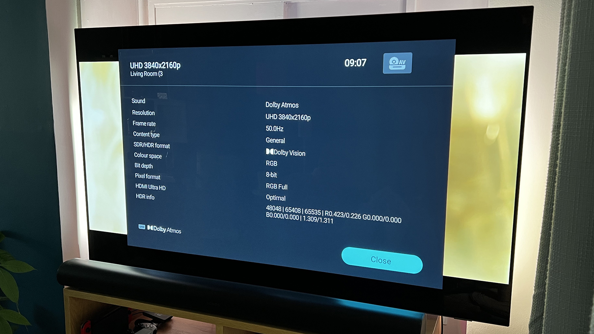 Imagen que muestra contenido de Dolby Vision reproduciéndose en un televisor