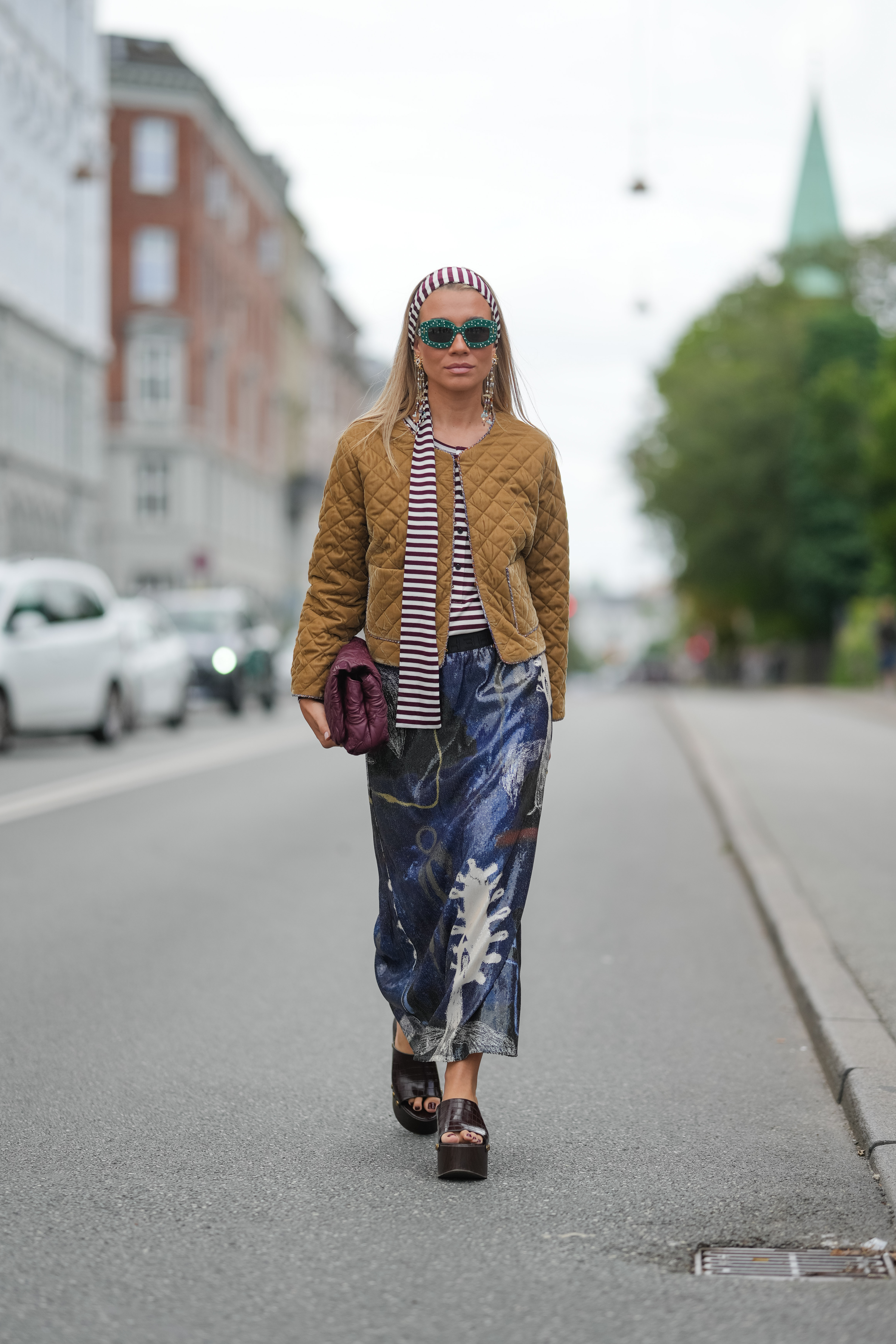 Skinny scarf street style