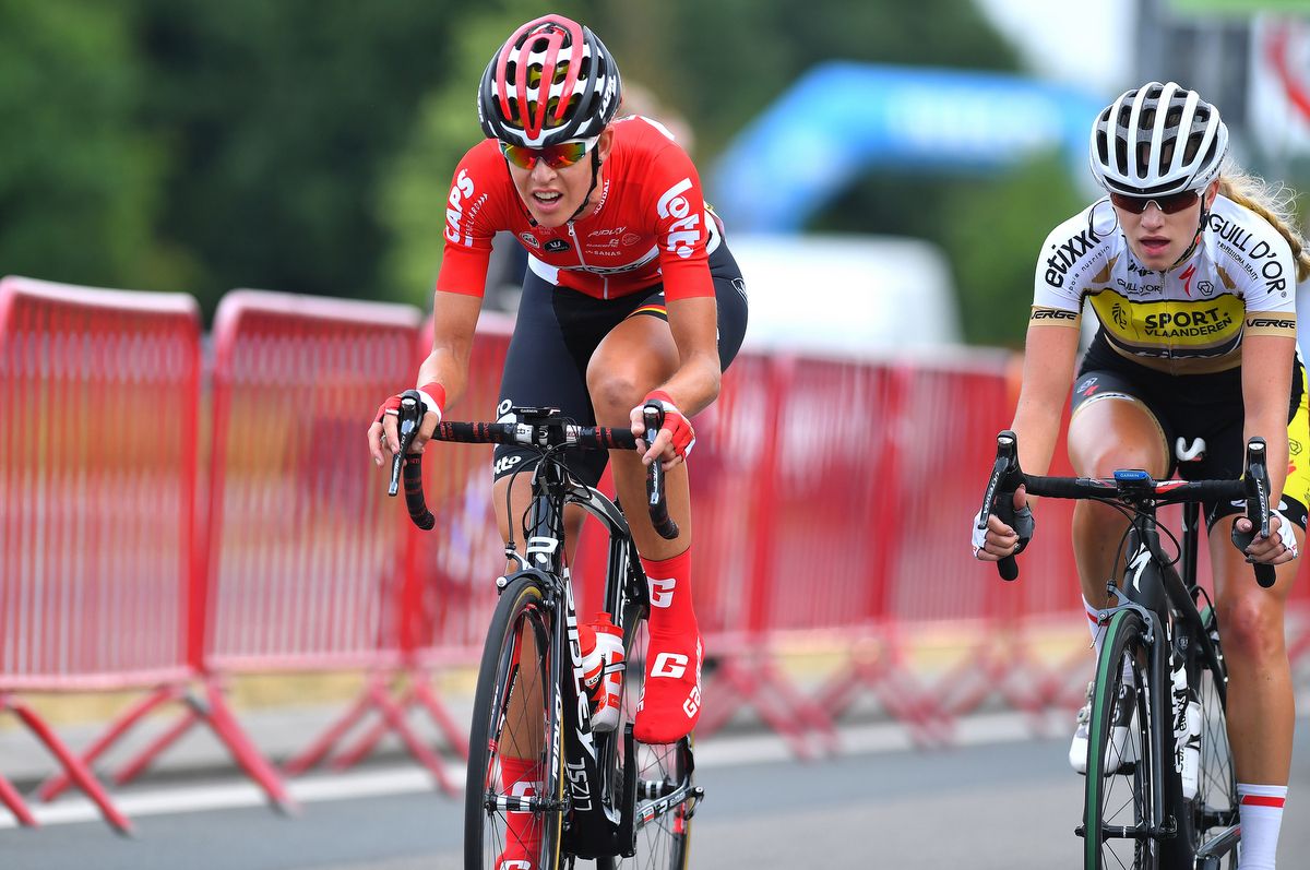 Isabelle Beckers (Lotto-Soudal) attacking