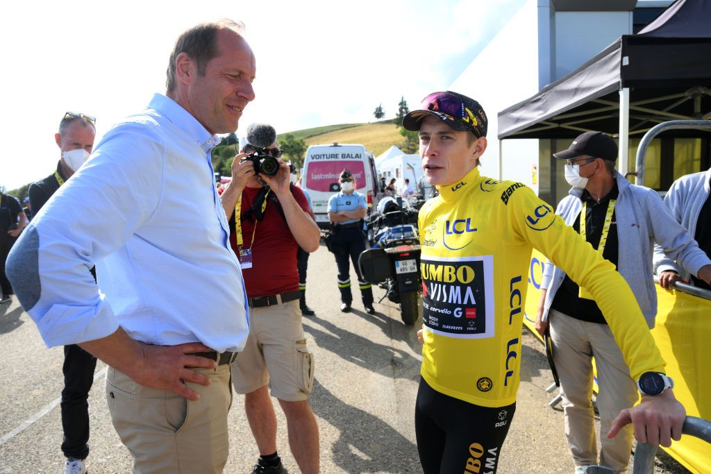 Christian Prudhomme in converation with Jonas Vingegaard at the 2023 Tour de France.