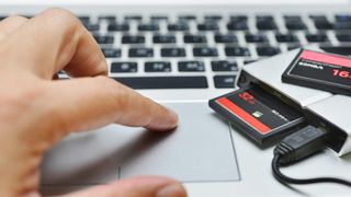 Memory Card Reader hero