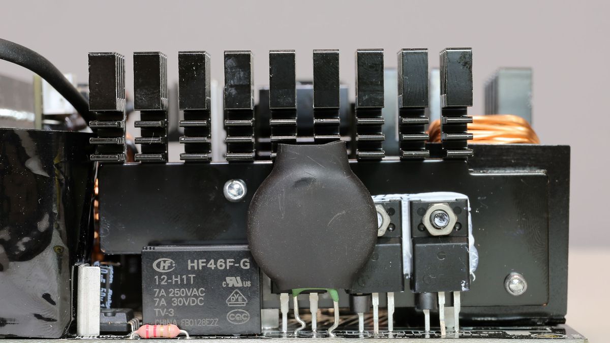 EVGA 1000 P6