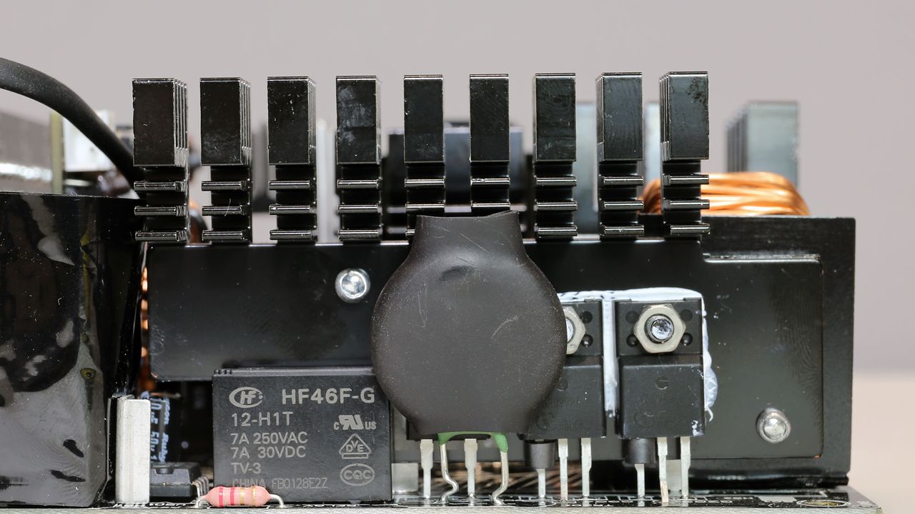 EVGA 1000 P6