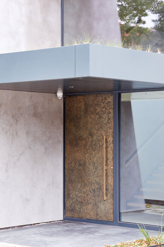 an overhang porch idea