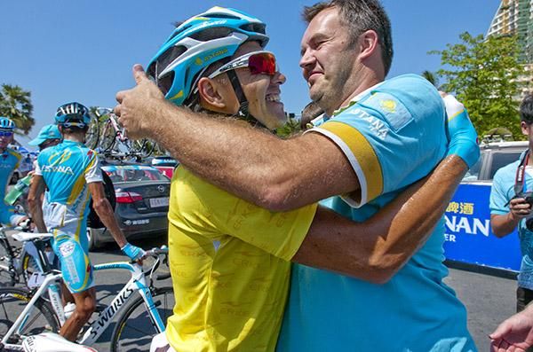 Valentin Iglinskiy is congratulated on his win by an Astana staff member.