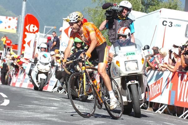 Samuel Sanchez gained time on Contador and Schleck
