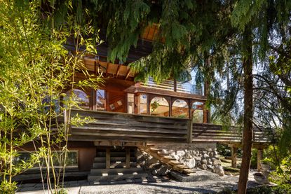 Tour Arthur Müdry house for sale in West Vancouver