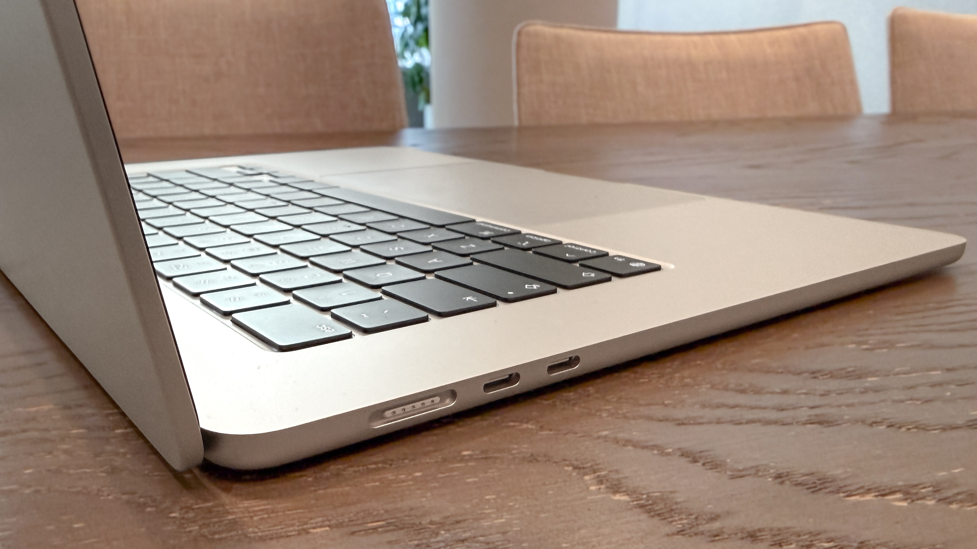 The MagSafe port of the MacBook Air 15-inch M5