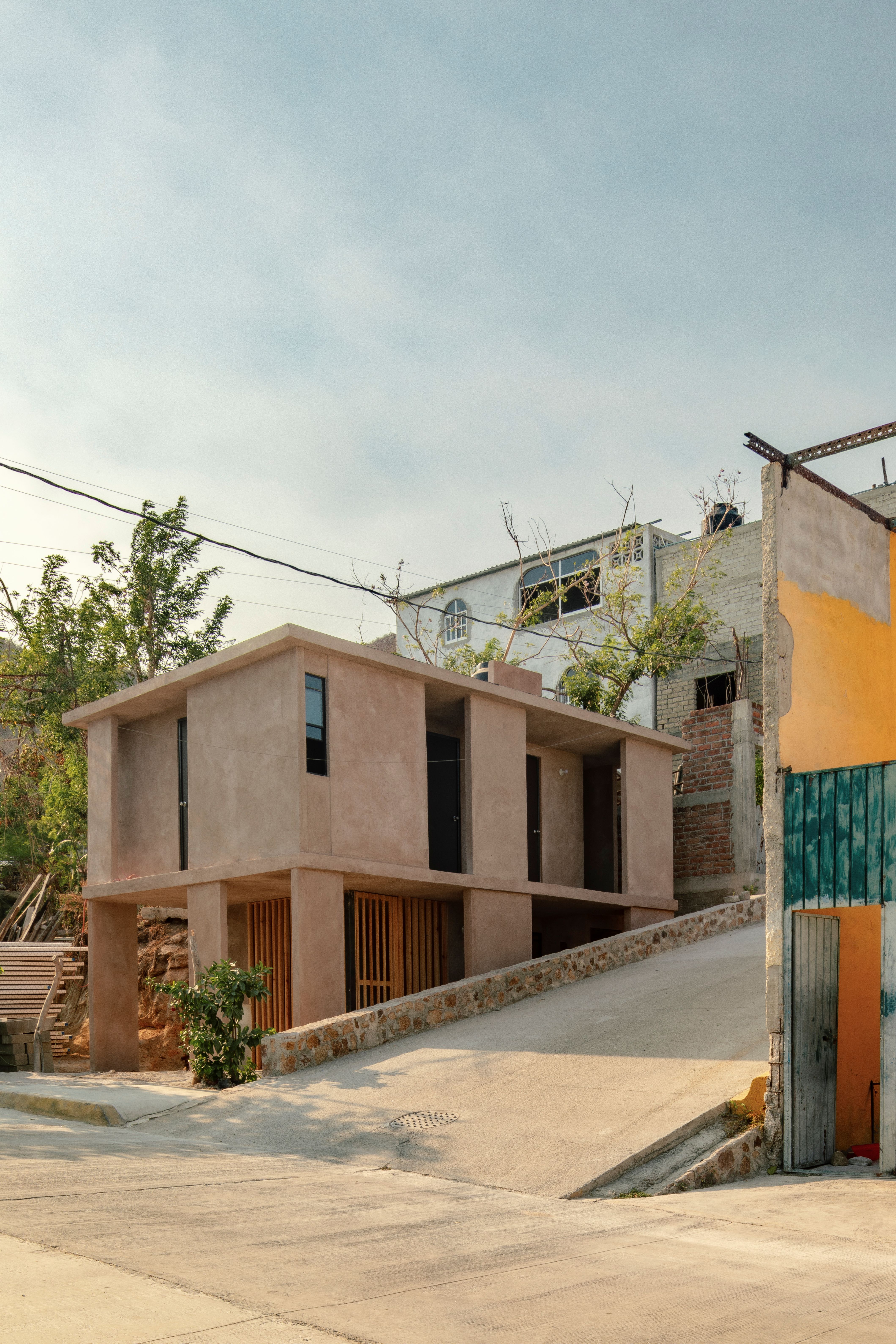 Manuel Cervantes Estudio Kon-tigo housing project in Acapulco, Mexico