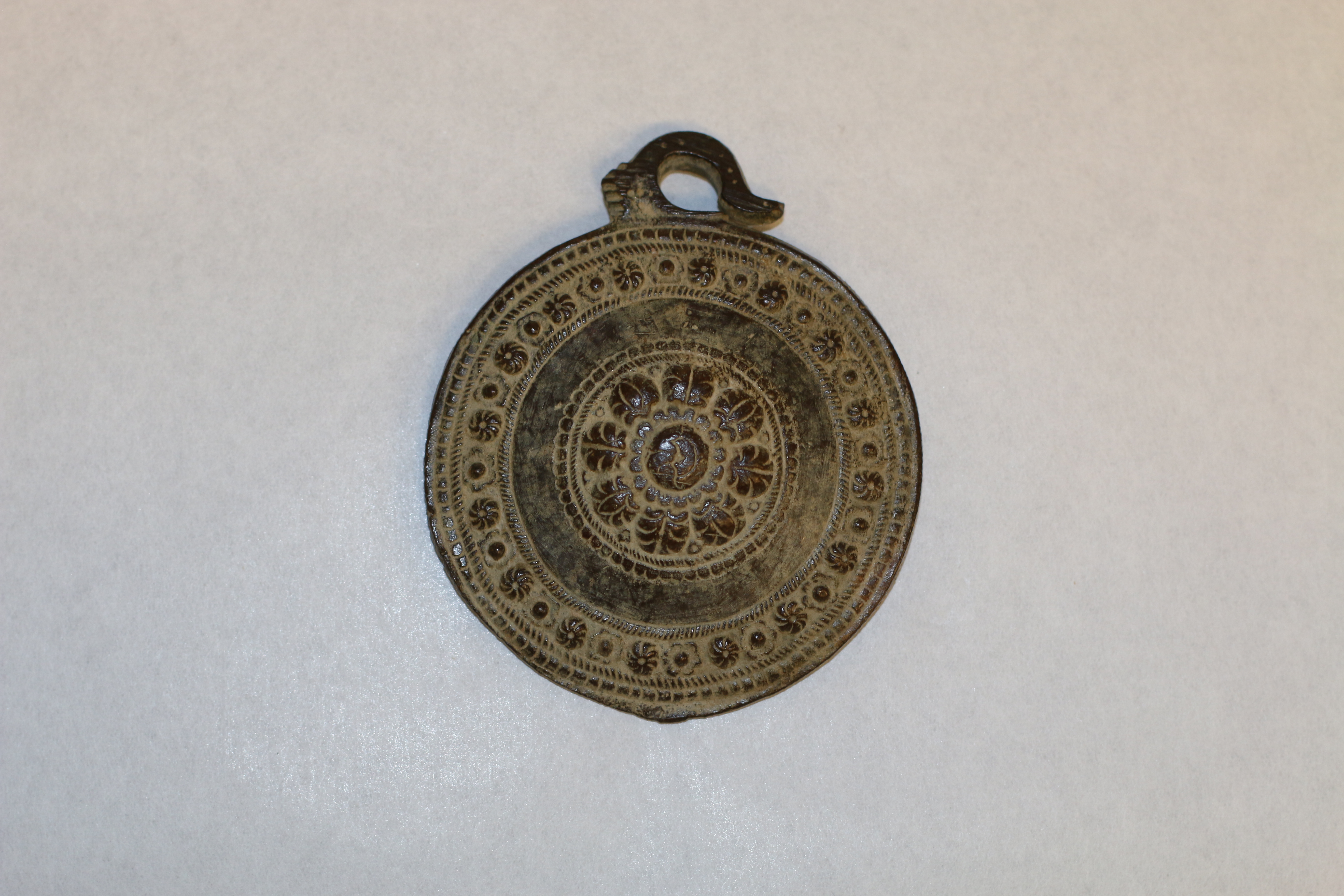 Individual artifact pictured.