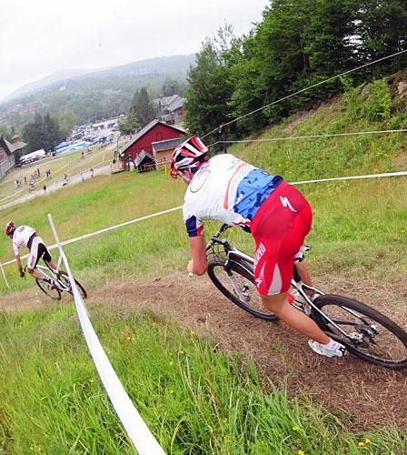Todd Wells (Specialized) chasing Kabush with one lap to go.
