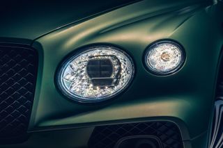Detail view of the Bentley Bentayga in Alpine Green