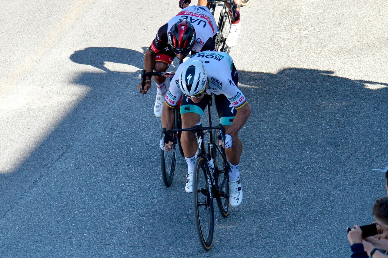 Peter Sagan sprints to stage 10 victory at Giro d'Italia